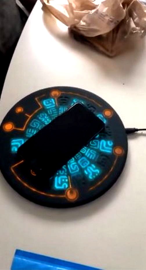 THEMED Wireless Charger